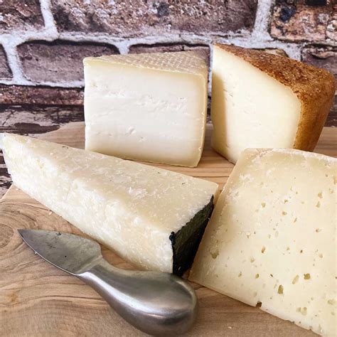 a pecorina|Discovering Pecorino: Varieties and Culinary Uses